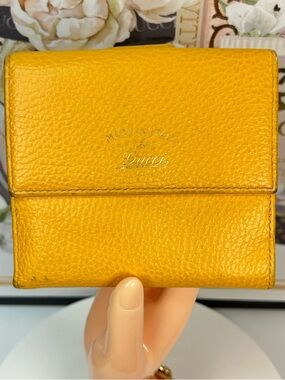 GUCCI Leather Bifold Wallet 💛🤩